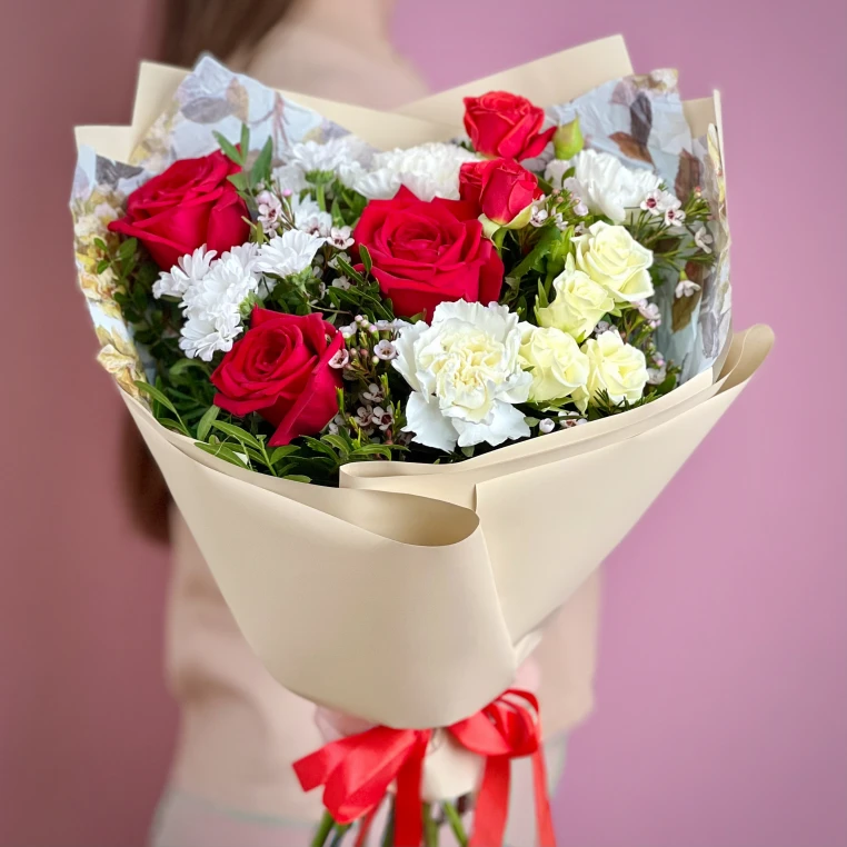Red and White Bouquet image